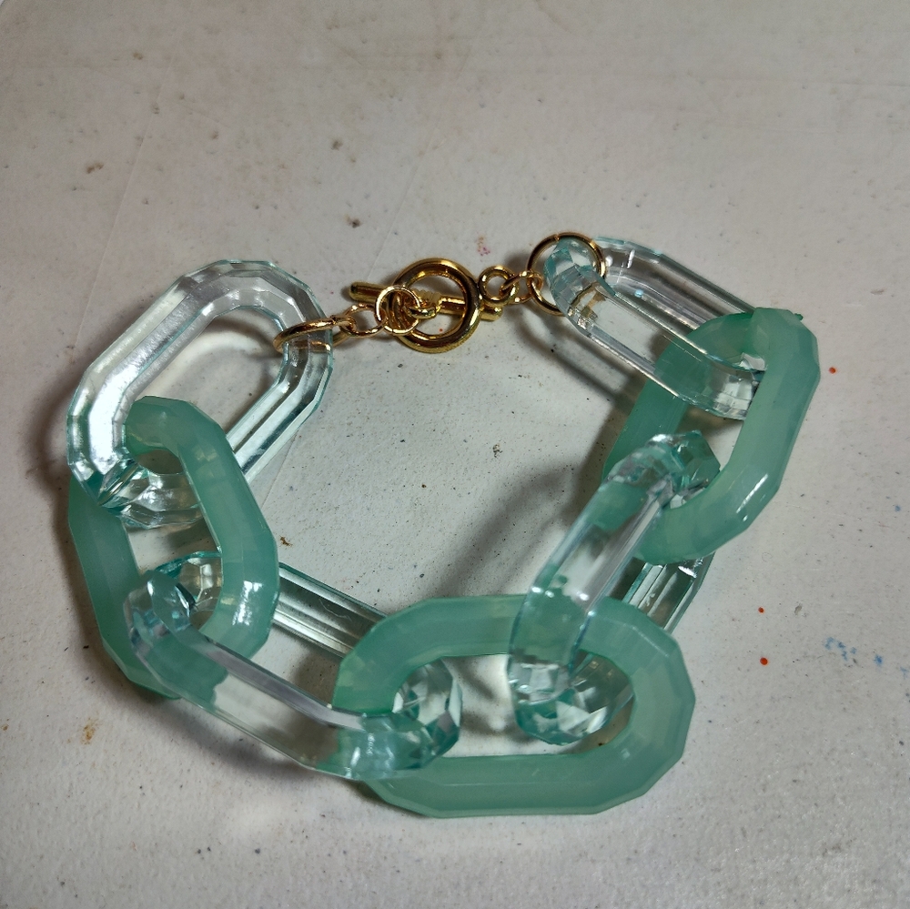 Elegant Gold and Aqua Chain Bracelet